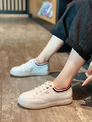 თეთრი ფეხსაცმელი ქალებისთვის 2019 წლის შემოდგომის მოდელი